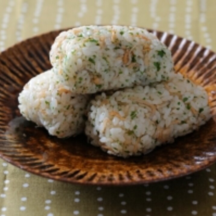 ~和風ピラフの味わい~じゃこバターおにぎり